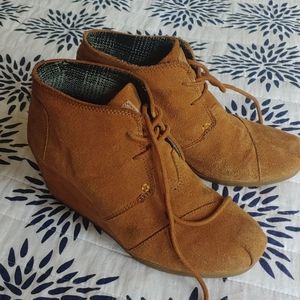Tom's wedge lace up ankle boots